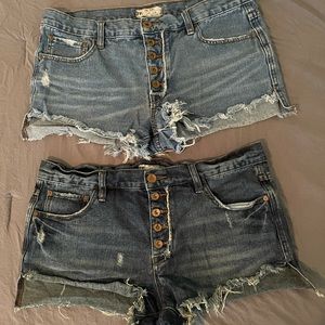 Free People distressed denim shorts size 29